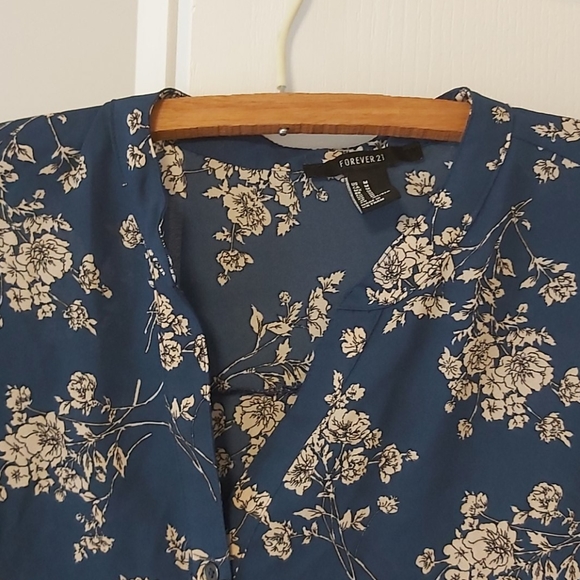 Forever 21 long blouse - Picture 2 of 3